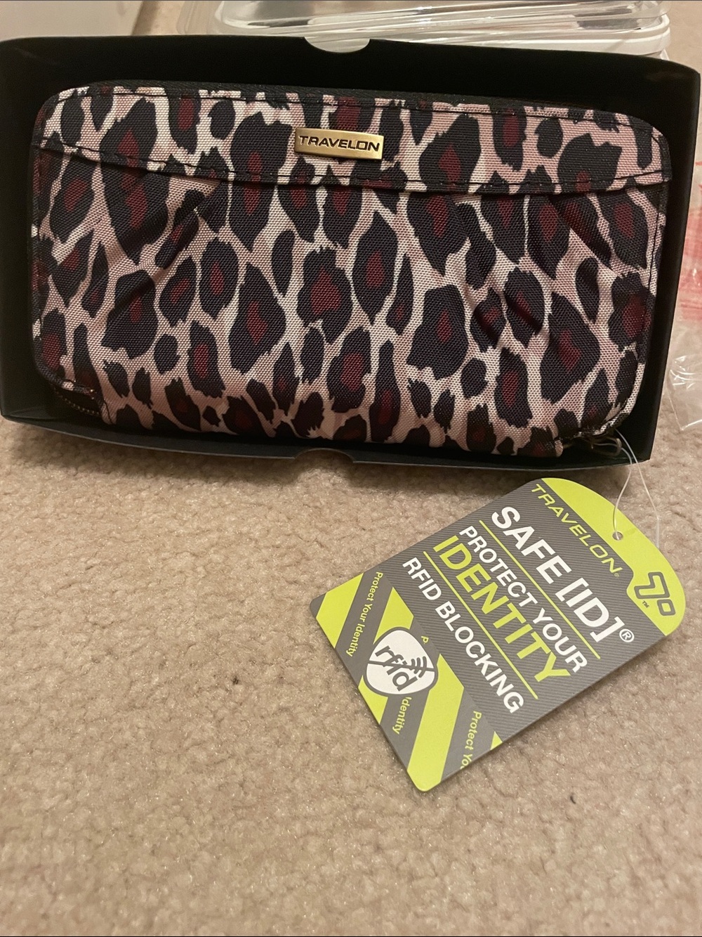 Travelon Leopard Print Wristlet  animal print nwt